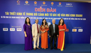 Áo dài Hải Triều tài trợ Diễn đàn tái thiết kinh tế trong bối cảnh mới từ góc độ văn hóa kinh doanh