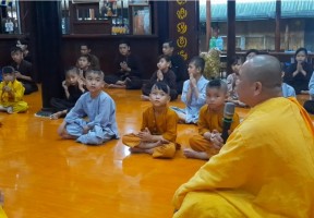 70 em mồ côi, bất hạnh được Đại đức Thích Minh Đạo cưu mang