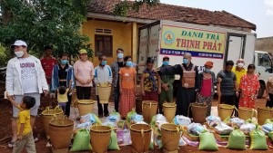 Đem yêu thương đến “Làng phong” xã Gào, Chư Prông - Gia Lai