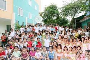  “NGƯỜI MẸ TRĂM CON” ĐANG GỒNG MÌNH LO CHO CÁC CON ĂN HỌC...