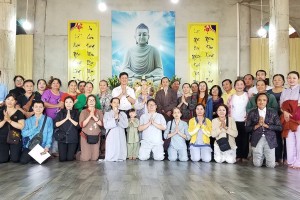 Đắk Lắk: Chùa Lá Gò Vấp cùng mạnh thường quân phát quà cho bà con tại Chùa Phước Hoà
