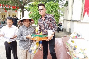 Tây Ninh: Nghệ sĩ Triệu Tử Long đưa niềm vui đến bà con nghèo trong dịp Tết